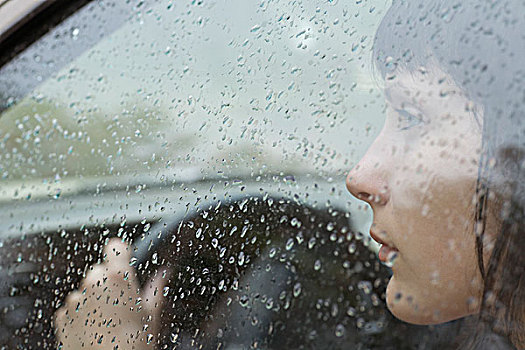 女人,驾驶员,坐,向窗外看,雨滴,窗户