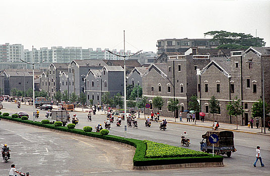 江门市蓬江桥附近的老民居,2001年摄