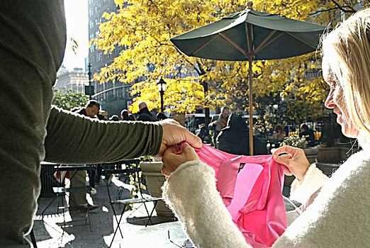 女人,结账,购物,购买,坐,公园,秋天,美国,纽约,曼哈顿