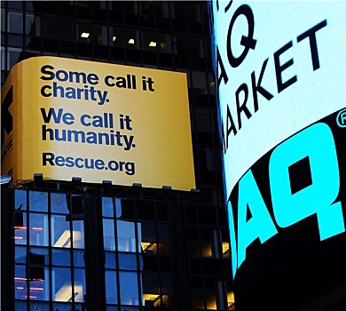 时代广场前的美国慈善公益广告