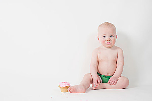 头像,可爱,婴儿,杯形蛋糕,坐,白色背景