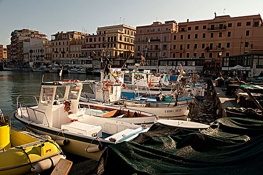 小,渔船,停泊,船尾,第一,港口,拉齐奥,意大利,欧洲