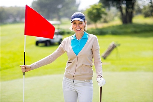 女性,打高尔夫,看镜头,微笑,拿着,高尔夫球杆