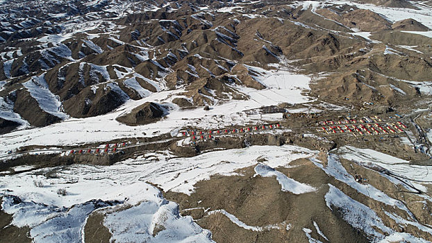 新疆哈密,航拍天山深处的牧民新村