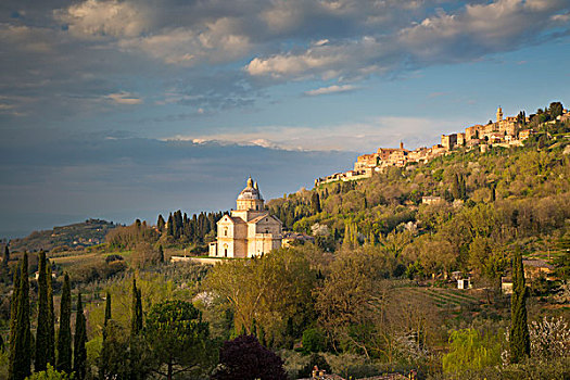 圣母玛利亚,教堂,仰视,蒙蒂普尔查诺红葡萄酒,托斯卡纳,意大利