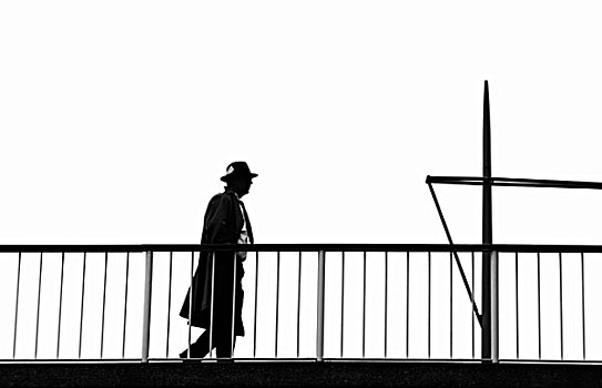 男人,长,外套,帽子,走,桥,栏杆,前景,伦敦,英国