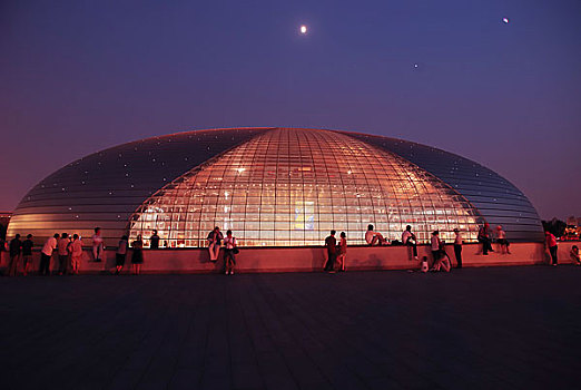 夜晚的中国国家大剧院