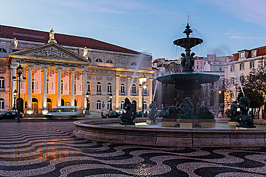 喷泉,罗西奥,国家剧院,后面,黃昏,市区,里斯本,葡萄牙