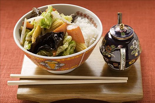 蔬菜,蘑菇,烹饪,锅,米饭,瓷器