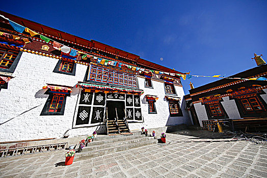 西藏日穷波多寺