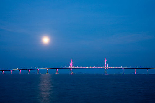 月色下的港珠澳跨海大桥