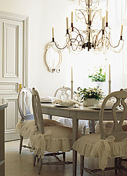 白色,餐厅,喜庆,桌面布置,吊灯,椅子,浪漫,座椅,垫子