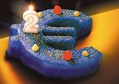欧元标志,生日蛋糕,数字,两个,蜡烛,燃烧
