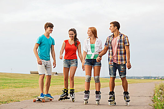 休假,度假,爱情,友谊,概念,群体,微笑,青少年,滑旱冰,滑板,骑,室外
