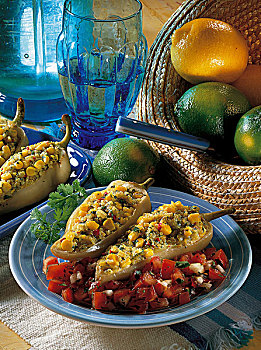 绿色,尖椒,昆诺阿藜,馅料,红洋葱,红辣椒,玉米,牛番茄,整个食物,食物,厄瓜多尔,烹饪