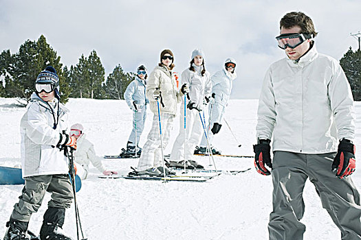 群体,孩子,滑雪,站立,雪