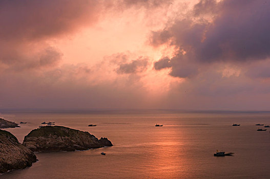 海岛日出日落风光