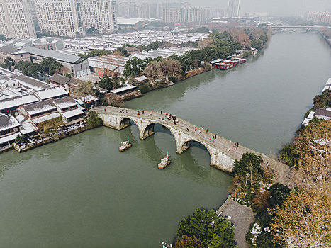 京杭大运河拱宸桥段雪景