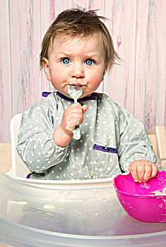 婴儿,6-12个月,婴儿食品,勺子,食物,高脚椅,棚拍,头像