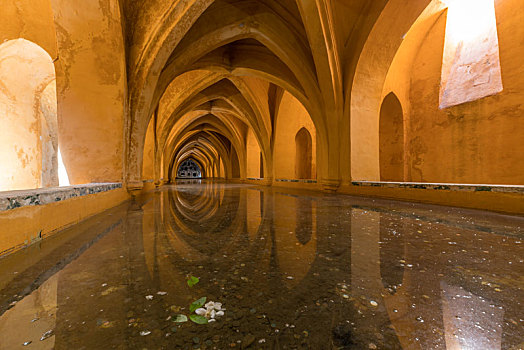 西班牙塞维利亚王宫阿拉伯风格地下浴室