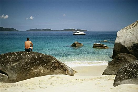 后视图,裸露上身,男人,休息,石头,海岸,维京果岛,维京群岛