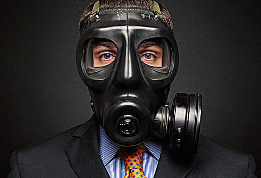 商务人士,戴着,防毒面具