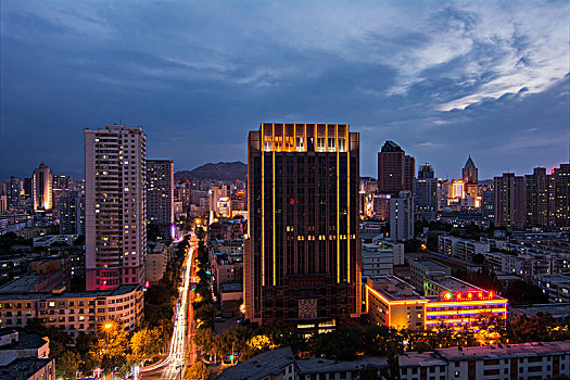 乌鲁木齐东风路建筑群夜景