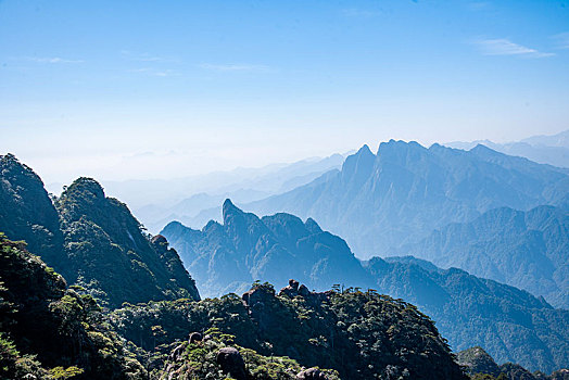 江西上饶三清山西海岸群山