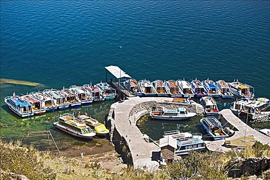 俯拍,泊船,码头,提提卡卡湖,塔丘勒岛,普诺,秘鲁