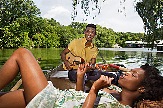 年轻,情侣,放松,划艇,湖,中央公园,纽约,美国