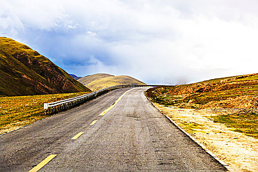 青藏高原的公路