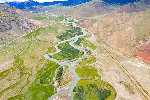 航拍西藏的河流