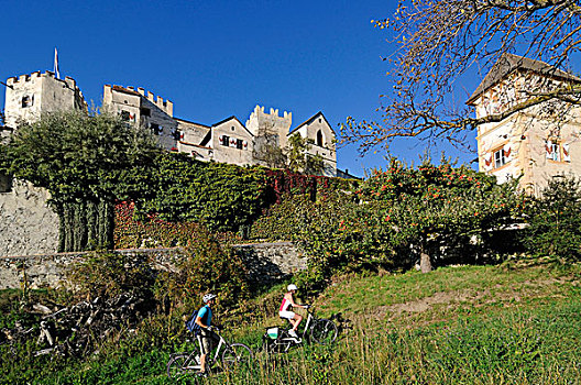 伴侣,骑,电,自行车,过去,城堡,省,意大利,欧洲
