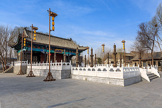 中国山东省聊城市东阿阿胶城内的庙宇式古建筑
