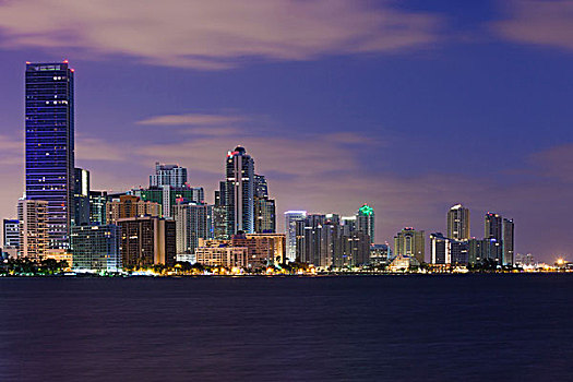 美国,佛罗里达,迈阿密,城市天际线,堤道,黎明