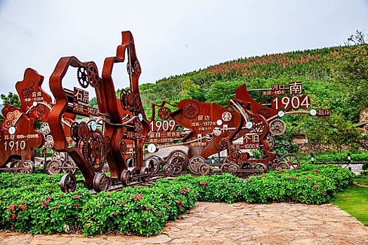 云南省红河州蒙自县碧色寨火车站滇越铁路历史沿革展示雕塑
