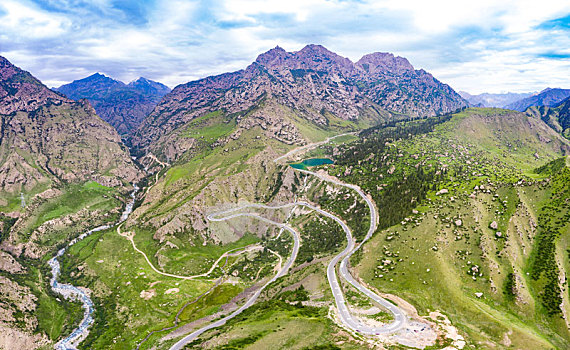中国新疆的独库公路