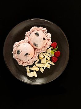 黑樱桃,冰淇淋,白巧克力,屑,树莓