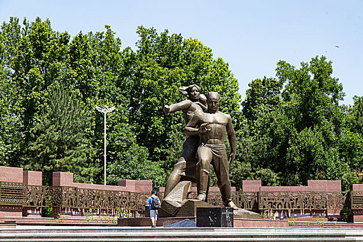 乌兹别克斯坦-塔什干的地震纪念碑