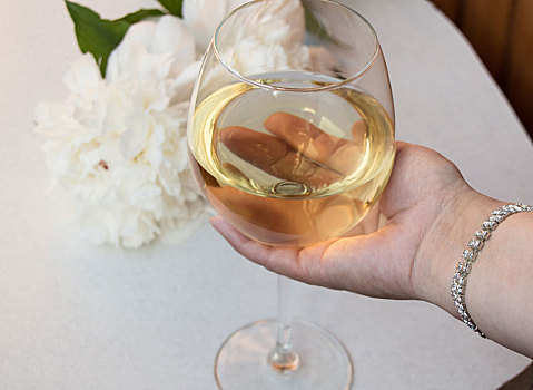 玻璃杯,白葡萄酒,拿着,女人,牵手,手镯,特写