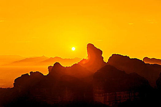 高山日出自然风光