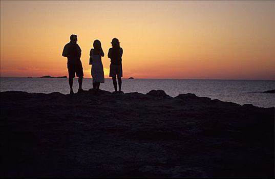 三个人,站立,岸边,看,日落