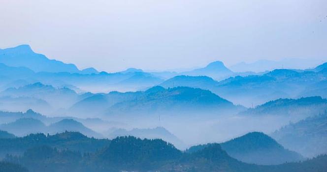 重庆酉阳,拂晓乡村如淡墨山水画