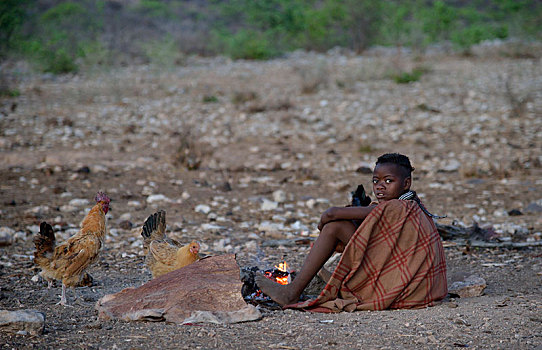 孩子,辛巴族,人,坐,营火,卡奥科兰,纳米比亚,非洲