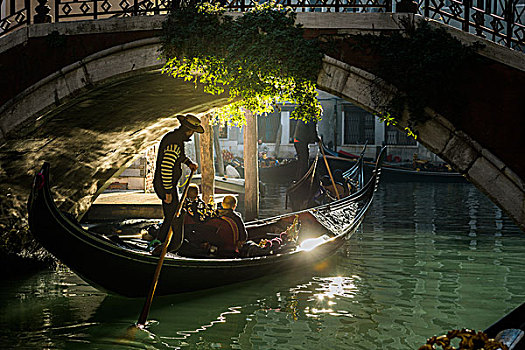 运河,小船,平底船船夫,旅行,桥,威尼斯,威尼托,意大利,欧洲