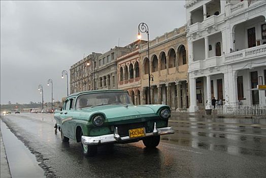 绿色,老爷车,驾驶,街道,财政紧张,哈瓦那,古巴,加勒比海
