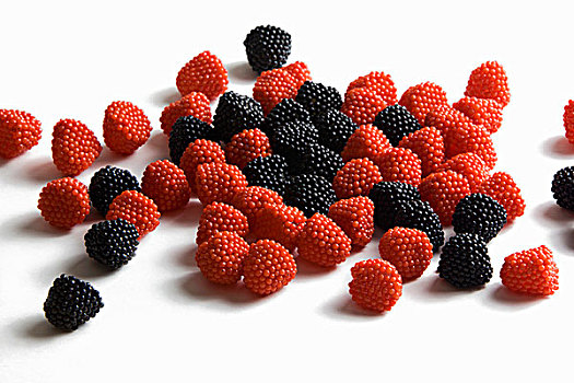 黑色,红色,树莓,糖果,白色背景