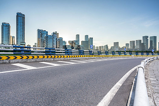 高速公路,城市天际线