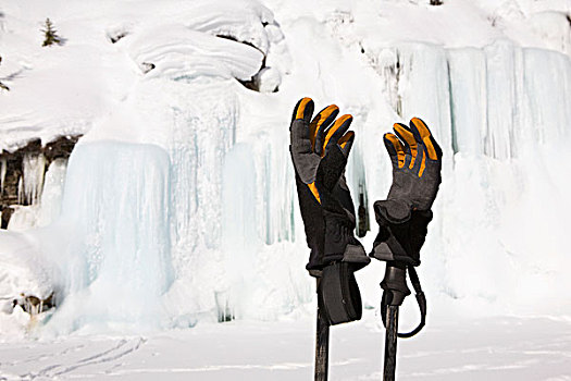特写,越野滑雪,手套,杆,冰冻,冰壁,积雪,悬崖,背景,艾伯塔省,加拿大