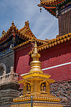 山西忻州市五台山菩萨顶寺院前金塔